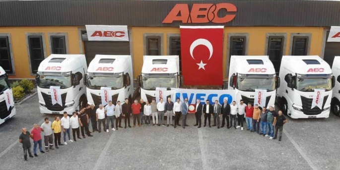 ABC Lojistik, 200 treylerden oluşan yatırımın ardından 100 adet IVECO çekici alarak araç filosunu güçlendirdiğini duyurdu.