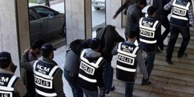 Ankara merkezli 6 ilde araç muayene danışmanlığı hizmeti verileceği vaadiyle pek çok kişiyi dolandıran çeteyi çökertildi.