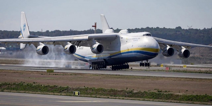 Antonov An-225, yakıt ikmali yapmak için ilk kez İstanbul Havalimanı'na indi.