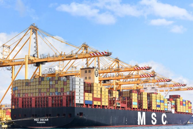 Asyaport, MSC OSCAR gemisinden 8460 TEU elleçlediğini açıklayarak rekorunu tazeledi.