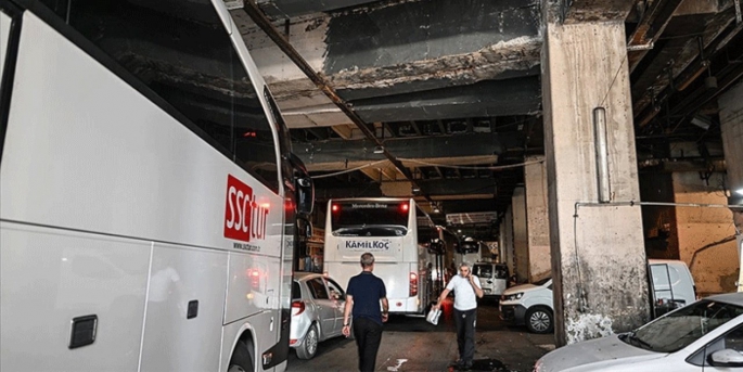 Başkan Tunç Soyer, 25 yıldır bir firmaya devredilmişi olan İzmir Otogarı için yıkım tarihi verdi. 