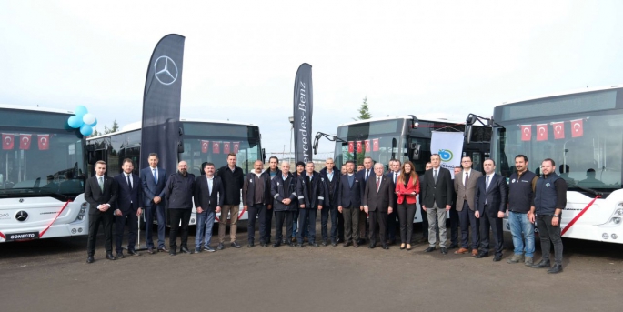 Belediye, toplu ulaşım hatlarında kullanılmak üzere satın aldığı 12 adet Mercedes-Benz Conecto Solo aracı, düzenlenen törenle teslim aldı.