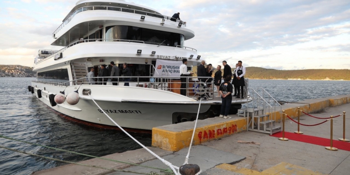 Borusan Araç İhale, bu kez de gemide ihale konsepti ile İstanbul Boğazı manzarasında çok özel bir etkinliğe imza attı.