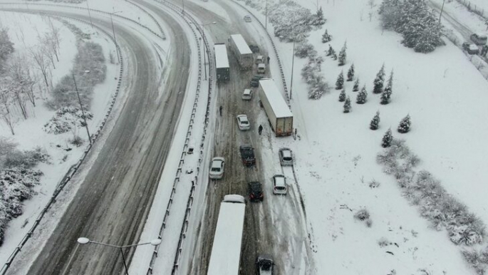 Bursa-İzmir otobanı bağlantı noktası trafiğe kapandı.