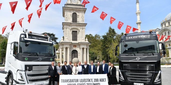Çekicilerin teslimatı, Transbatur Lojistik’e İstanbul Modern’de yapılan törenle gerçekleştirildi.
