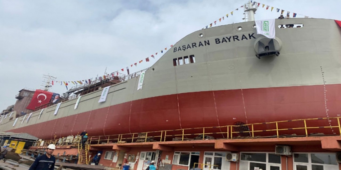 Çeksan Tersanesi, kendi filosu için inşa ettiği 8.000 DWT’luk Başaran Bayrak adlı kimyasal tankeri suya indirdi.