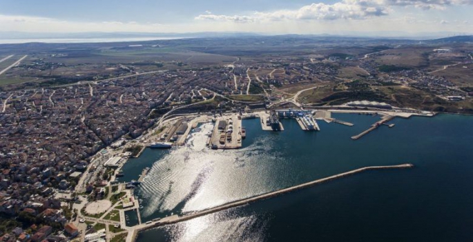 Çelebi Bandırma Limanı'nın geçen yılki iş hacmi 4 milyon 495 bin 907 ton olarak gerçekleştiği belirtildi.