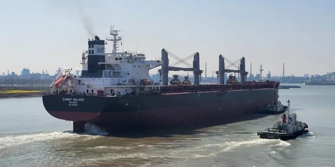Ciner Grubu, Çin'deki tersanede inşası tamamlanan 81 bin DWT'lik kuru yük gemisini filosuna ekledi.