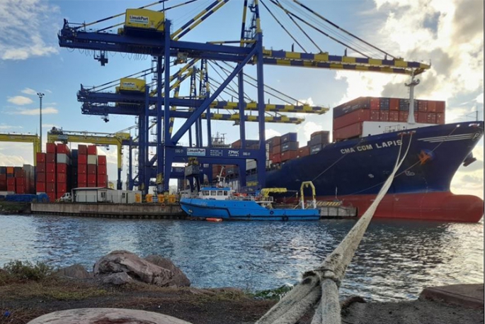 Cma Cgm Lapis isimli kargo gemisi ABD Doğu Yakası’na yeni TUX servisine başlamak üzere 25 Kasım’da Limakport'a yanaştı.