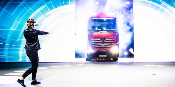 Daimler Truck, IAA Ticari Araç Fuarı’nda, kamyon modellerinin yanı sıra geleceğe ışık tutan yenilikçi çözümlerini sergiliyor.