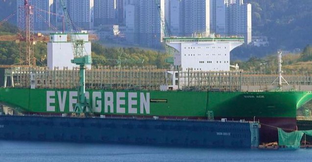 Evergreen'e teslim edilecek 23.992 teu'luk Ever Ace isimli mega konteyner gemisi, dünyanın en büyük konteyner gemisi ünvanını alıyor