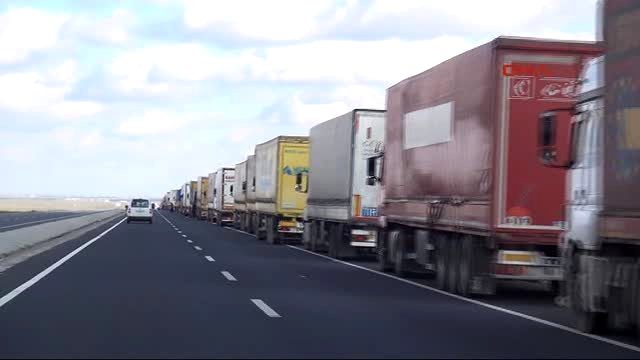 Habur Sınır Kapısı'ndan Irak'a günlük geçiş yapan araç sayısı 2 bine yükseldi.