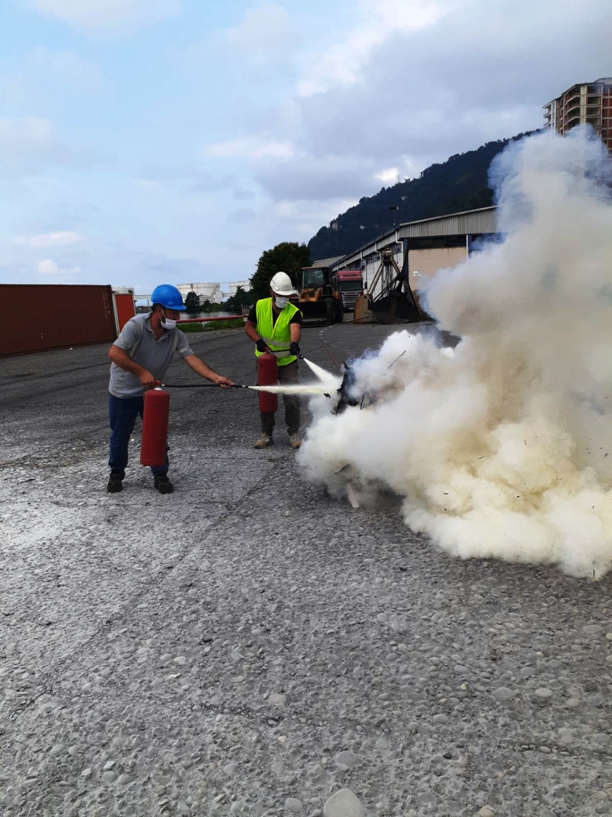 HOPAPORT’un planlı tatbikatlarından biri olan Yangın Söndürme Tatbikatı liman operasyon sahasında liman çalışanlarının da katılımı ile gerçekleştirildi.