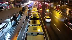 İBB, metrobüs hattında araç ve sefer sayısını artırdı