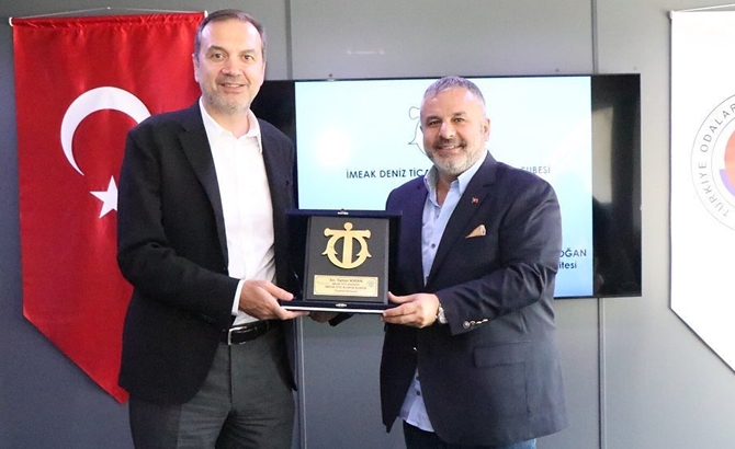 İMEAK Deniz Ticaret Odası Yönetim Kurulu Başkanı Tamer Kıran ve Piri Reis Üniversitesi Rektörü Prof. Dr. Oral Erdoğan, İMEAK DTO Aliağa Şubesi’ni ziyaret etti.