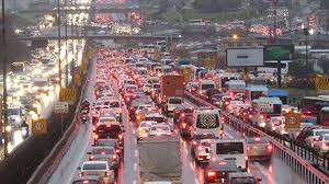 İstanbul’da trafik, yağış sebebiyle durma noktasına geldi