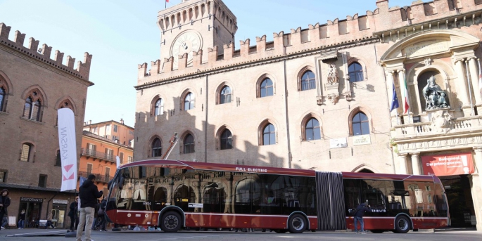 İtalya’da TPER’den aldığı 24’ü kesin, 7’si opsiyonel e-ATA siparişlerinin ilk araçları Bologna'da teslim edildi.