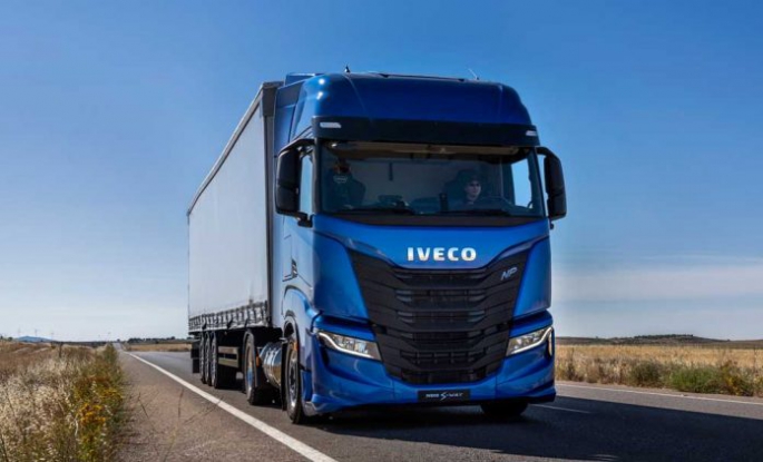 IVECO S-Way NP 460’ın LNG’li versiyonu çekici kategorisinde 2021 Yılının Sürdürülebilir Kamyonu Ödülünü kazandı.