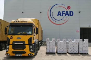 Asyaport ve Medlog, ihtiyaç sahiplerine ulaştırılmak üzere Tekirdağ Valiliği’ne 2 bin koli erzak desteğinde bulundu.
