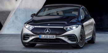 Mercedes-EQ markasının lüks sınıftaki tamamen elektrikli ilk otomobili EQS, dijital dünya lansmanı ile tanıtıldı.