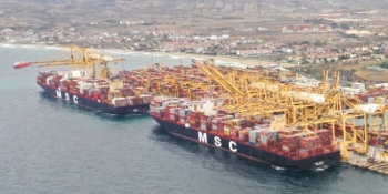 MSC INGY ve MSC REEF isimli konteyner gemileri, aynı anda Asyaport’a yanaşarak bir ilke imza attılar.
