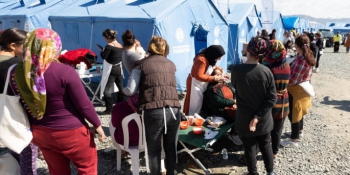 Projede 100 kuaför, kurulan özbakım çadırında Hatay’daki depremzede kadınlara hizmet verdi.