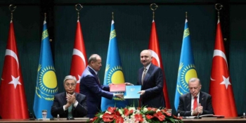 Ulaştırma ve Altyapı Bakanı Adil Karaismailoğlu, Kazakistan ile transit geçiş belgesi kotasının 15 bine çıkarılacağını duyurdu.