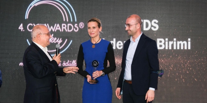 ”Kadın İçin Taşıyoruz” projesi, 4. CX AWARDS TURKEY kapsamında ”Sosyal Sorumluluk” kategorisinde ödül kazandı.