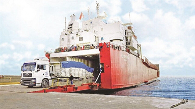 Kapıkule, Hamzabeyli ve Sarp kapılarında beklemek zorunda kalan TIR’lar Samsun ve İstanbul’daki limanlarda gemilere bindirilecek.