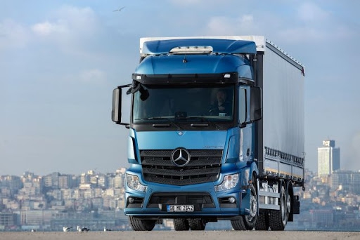 Mercedes-Benz Finansal Hizmetler, 2020 model çekici/inşaat ve kargo kamyonlarında Haziran ayına özel, kasko ve servis paketli kampanya sunuyor.
