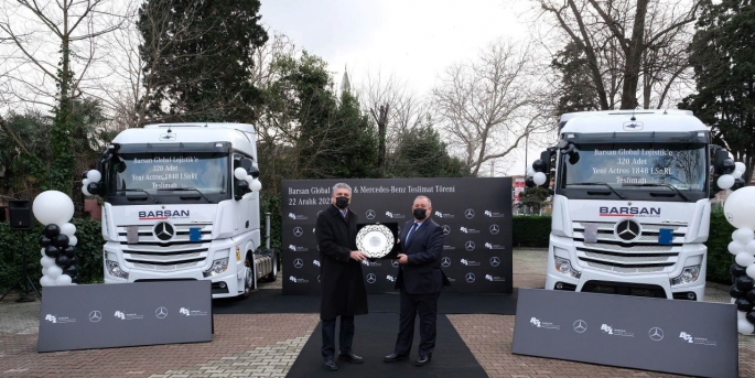 Mercedes-Benz Türk, Barsan Global Lojistik firmasına gerçekleştirdiği filo teslimatlarına 2021 yılında bir yenisini daha ekledi.