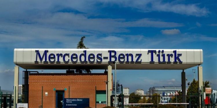 Mercedes-Benz Türk, yeniden sahalara dönüyor