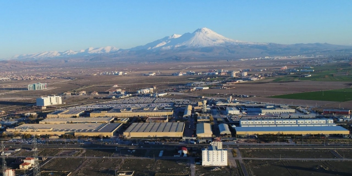 Mercedes-Benz Türk, yılın ilk 9 ayında Türkiye’den ihraç edilen her 10 kamyondan 6’sının ihracatını gerçekleştirdi.