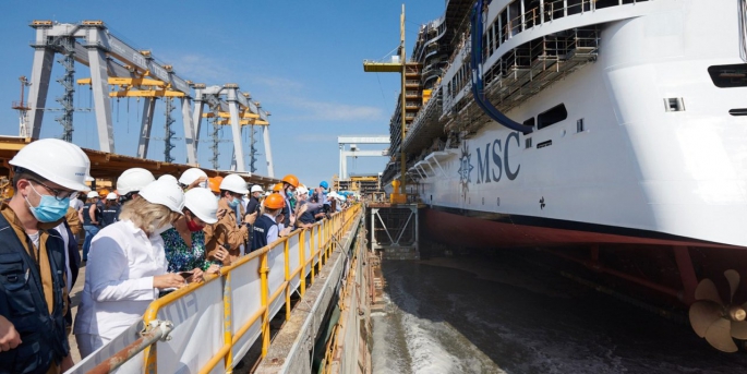 MSC Seascape, İtalya'daki tersanede ilk kez denizle buluştu.