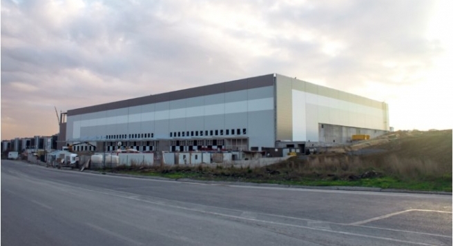 Netlog Lojistik, Kontek Enerji ile birlikte depo çatısının üzerine güneş enerji santrali kurdu. Proje devreye alındı ve elektrik üretmeye başladı.