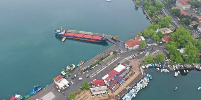 Oğuz Ünlüer, belediye tarafından işletmesi üstlenilen Bozhane Limanı’nın iskele iç tarafına gemi yanaşma izni verildiğini açıkladı.
