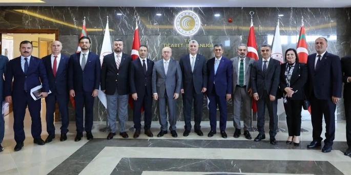 Ömer Bolat, UND Yönetim Kurulu Başkanı Şerafettin Aras ve beraberindeki yönetim kurulu üyeleriyle bir araya geldi.