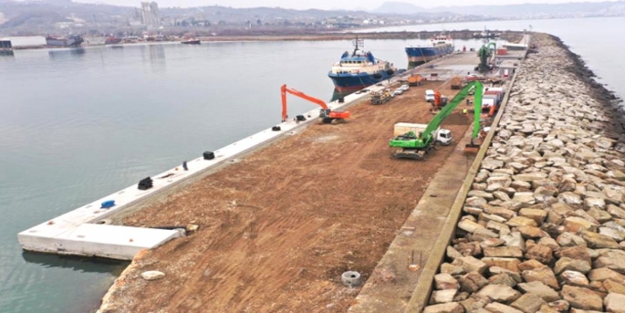 Ordu Büyükşehir Belediye Başkanı Dr. Mehmet Hilmi Güler, RO-RO gemilerinin gelecek aydan itibaren Ünye Limanı’ndan yükleme yapabileceğini açıkladı.