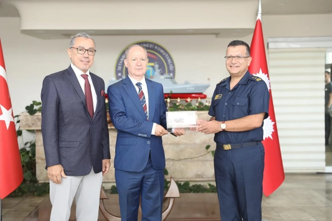 Prof. Dr. Oral Erdoğan, İstanbul Tersanesi Komutanı Tümamiral Recep Erdinç Yetkin’i ziyaret etti.