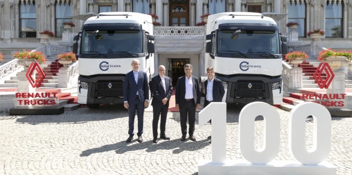 Renault Trucks, Hilal Trans’a 100 adet Renault Trucks T 480 çekici teslimatını gerçekleştirdi.