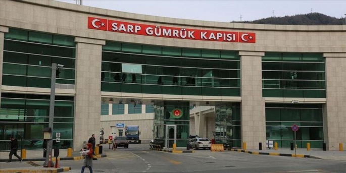 Sarp Sınır Kapısı'nda 11 Şubat tarihinde 728 tırın çıkış işlemleri gerçekleştirilerek yeni bir rekora imza atıldı.