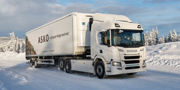 Scania, İsveç'in Södertalje kentinde bölgesel taşımacılık için BEV kamyonlarının seri üretimine başladı.