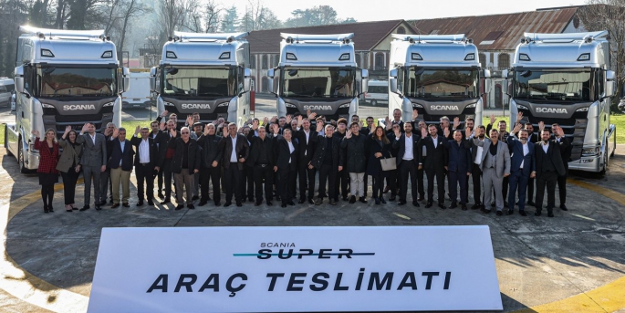 Scania, taşımacılık sektöründe trendleri belirleyen SUPER modelinin ilk teslimatlarına başladı.