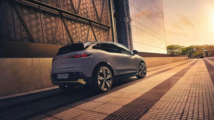 Scenic E-Tech % 100 Elektrikli, Avrupa jürisi tarafından “The Car of the Year 2024” ödülüne layık görüldü.