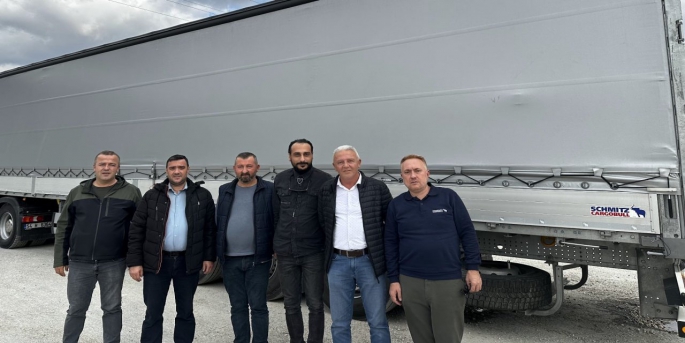 Schmitz Cargobull Türkiye, Dokurcun Kooperatifi’ne 45 adet tenteli treyler teslim etti. 