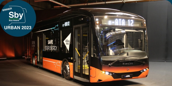 Sustainable Bus of The Year 2023 ödülünün “şehir içi toplu taşıma” kategorisini 12 metre elektrikli e-ATA modeli ile kazanarak, “yılın otobüsü” seçildi.