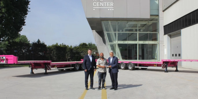 Tırsan, ağır nakliye ve proje taşımaları uzmanı Atiz Heavy Lojistik’e 5 adet Jumbo Platform teslim etti.