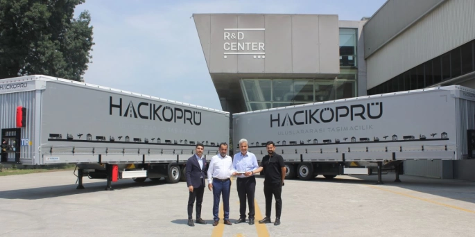 Tırsan, Hacıköprü Uluslararası Taşımacılık’a 10 adet Tenteli Perdeli Multi-Ride teslim etti.