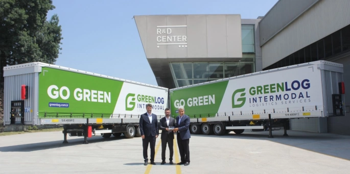 Tırsan, intermodal taşımalarıyla öne çıkan Greenlog’a 10 adet Tren Yüklemeli Tenteli Perdeli teslim etti.