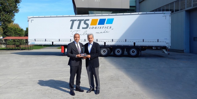 Tırsan; İstanbul merkezli TTS Uluslararası Nakliyat’a 21 adet Tırsan Tenteli Perdeli Maxima Plus teslim etti.